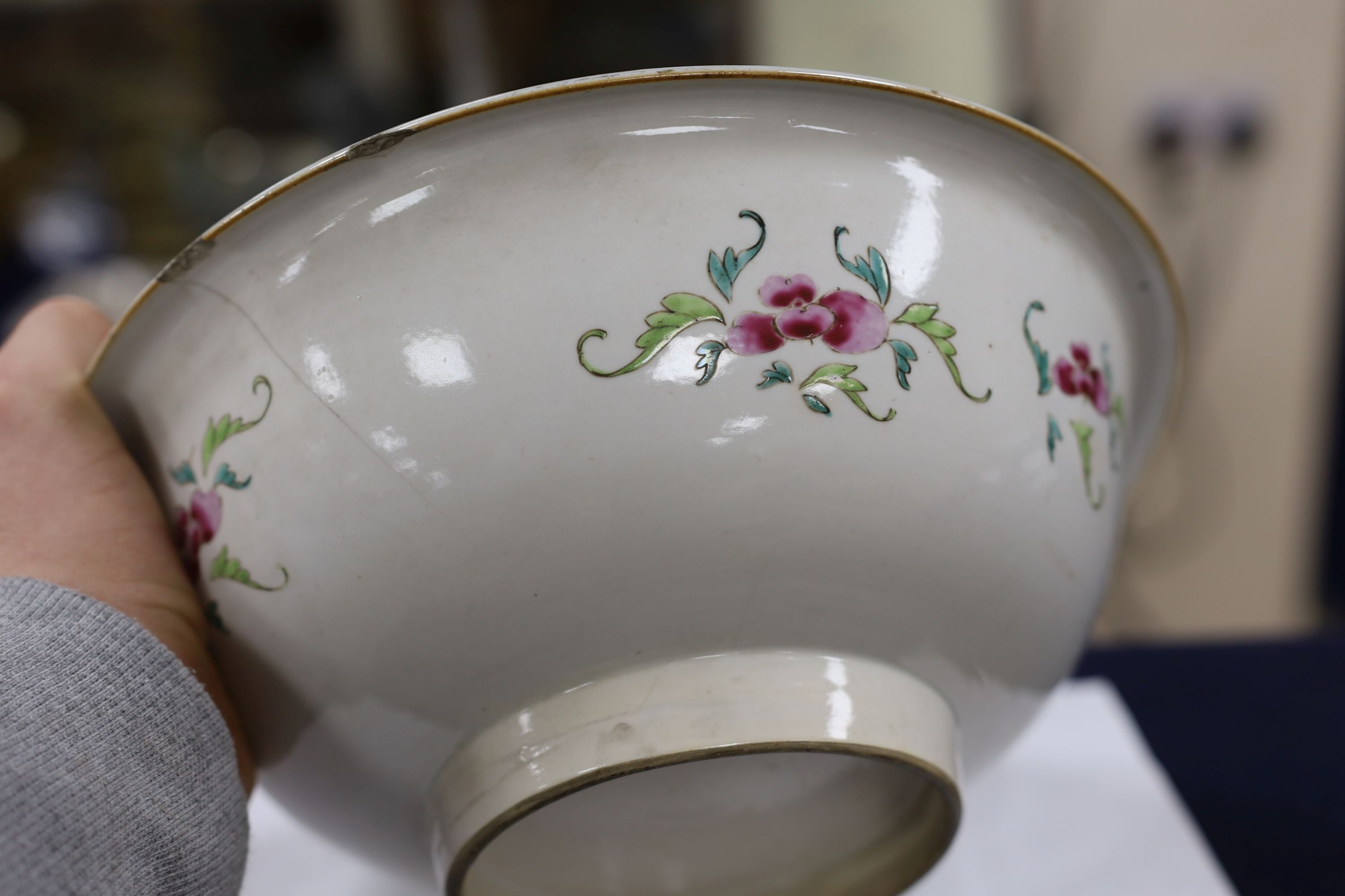 A Chinese underglaze blue and famille rose decorated basin or bowl, Qianlong period, 27 cm diameter